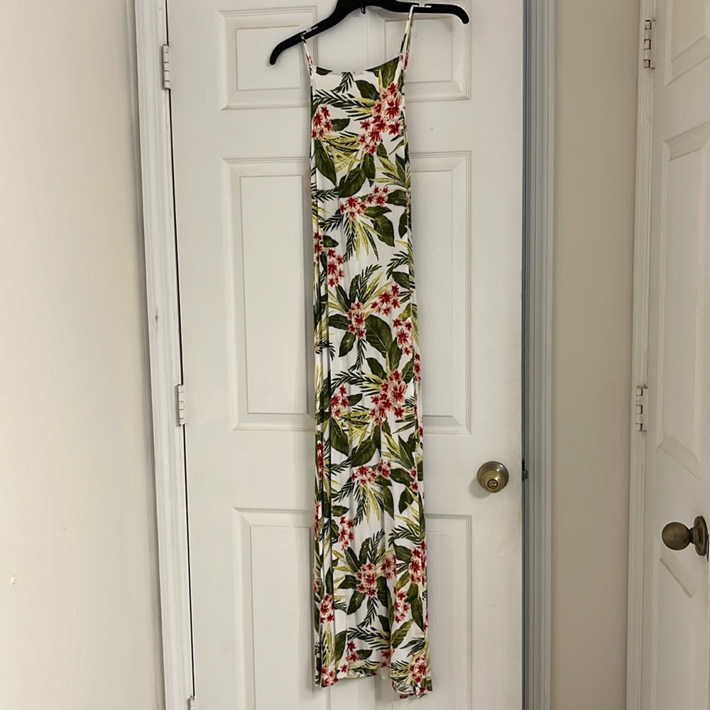 Forever 21 Floral summer Spaghetti Strap Zipper Slit Maxi Size Medium